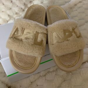APL Champagne Furry Slides